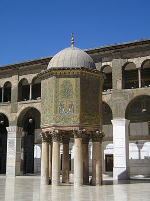 Archivo:Umayyad Mosque-Dome of the Treasury