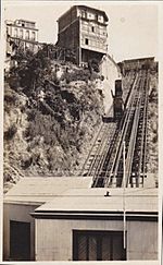 Valparaíso, Ascensor Artillería de cuatro carros.jpg