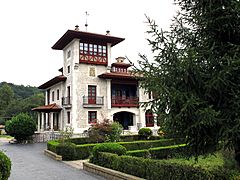 Villa Joaquina (Piloña) (16612180391)