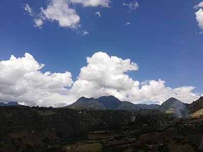 Archivo:Volcán las Ánimas desde Tajumbina. 