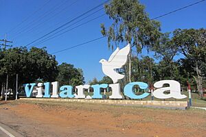 Archivo:Acceso a Villarrica por la Ruta PY08