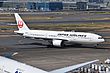 Boeing 777-246 ‘JA8985’ Japan Airlines (46922122274).jpg