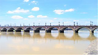 Bordeaux, Le pont de Pierre sur la Garonne