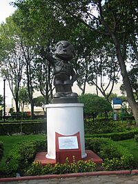 Archivo:ChabeloStatue