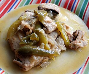 Archivo:Cuisine of the Basque Country - Bonito del Norte con piperrada