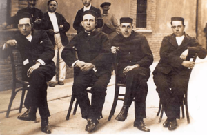 Archivo:Daniel Anguiano, Francisco Largo Caballero, Julián Besteiro y Andrés Saborit (1917) en el Penal de Cartagena