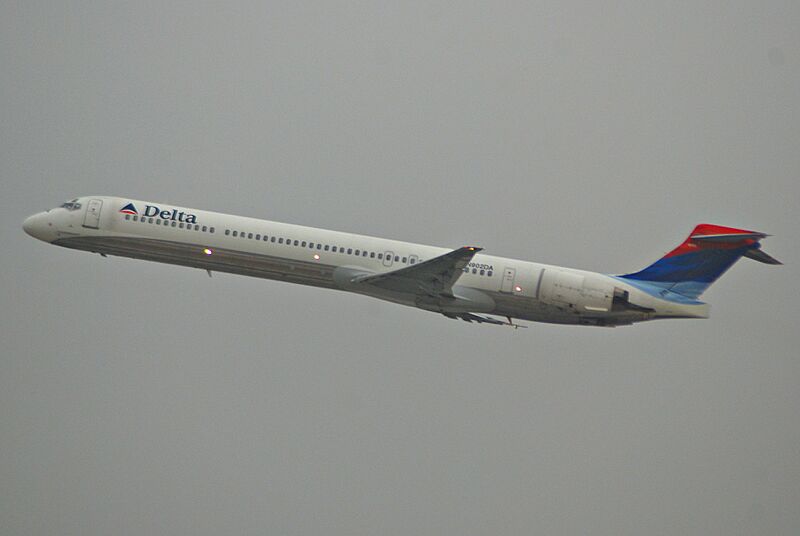 Delta Air Lines MD-90-30; N902DA@LAX;21.04.2007 462bu (4270211042)