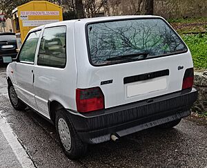 Archivo:Fiat Uno 3 doors mk2