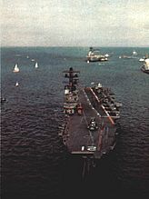 Archivo:HMAS Melbourne (R21) at the 1977 Spihead Fleet Review
