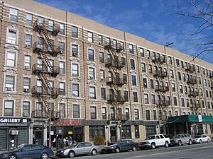Archivo:Harlem 135 street buildings