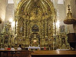 Archivo:Interior de la iglesia de San Martín (Entrena)