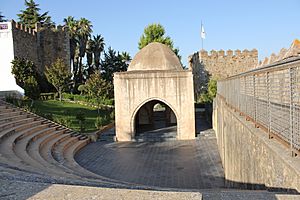 Archivo:Jerez de los Caballeros. Plaza de la Alcazaba