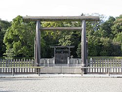 Archivo:Jinmu-tenno-unebiyama-no-ushitora-no-misasagi1