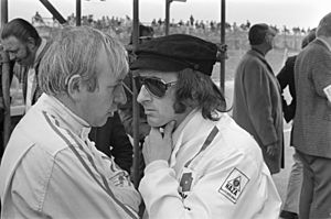 Archivo:John Surtees (l) en Jackie Stewart, Bestanddeelnr 924-6610