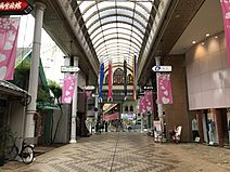 Archivo:Komeyacho Shopping Street 20170407-2