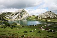 Archivo:Lago Enol (Asturias)