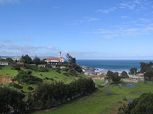 Archivo:Las Cruces & Playa Chica, Valparaíso