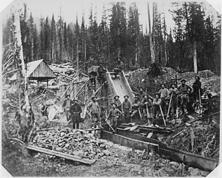 Archivo:Miners During the Gold Rush in Alaska ca 1900