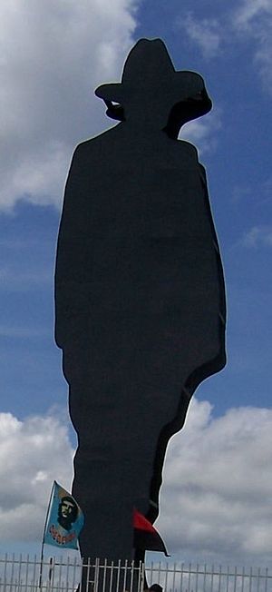 Archivo:Monumento a Sandino en Tiscapa