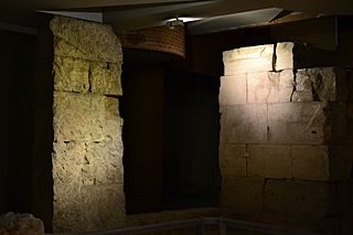 Museo del Puerto Fluvia, Zaragoza 02.jpg