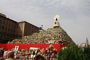 Archivo:Ofrenda Floral a la Virgen del Pilar