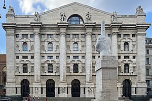 Archivo:Palais Mezzanotte - Milan (IT25) - 2022-09-03 - 3