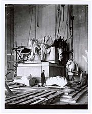 Archivo:Photograph of the Abraham Lincoln Statue Installation in the Lincoln Memorial, Washington, D.C., 1920