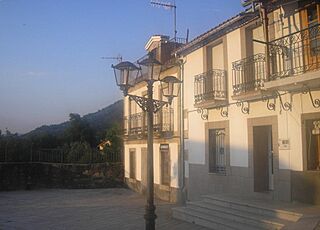 Plaza de casas del monte.jpg