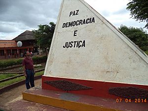 Archivo:Praça dos Herois, Cuamba, Niassa, Moçambique