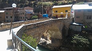 Archivo:Puente Calicanto Yanahuanca