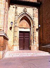 Archivo:Puerta gótica de San Blas