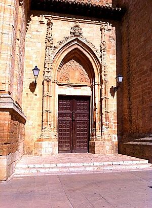 Archivo:Puerta gótica de San Blas