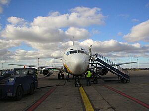 Archivo:Ryanair 737-200 Dublin Airport