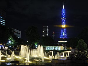 Archivo:Sapporo TV Tower and Odori park