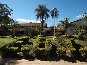 Archivo:Sede de la Entidad Binacional Yacyretá