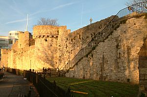 Archivo:Southampton - mur medieval 02