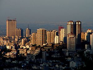 Archivo:Tehran Skyline