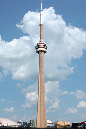 Archivo:Toronto's CN Tower