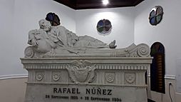 Archivo:Tumba Rafael Nuñez
