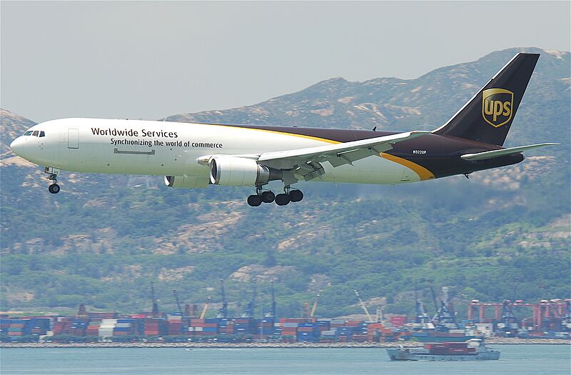 UPS Boeing 767-300F ER; N322UP@HKG;04.08.2011 615ma (6207367217)