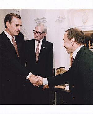 Archivo:Vice President George H.W. Bush et Djelloul Khatib, Alger1983