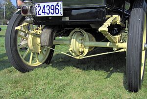 Archivo:1912 Stanley steam car detail