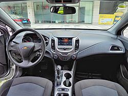 Archivo:2017 Chevrolet Cruze (interior)