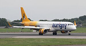 Archivo:2022 Commonwealth Games final G-NSEY Embraer ERJ-195STD (ERJ-190-200) Aurigny Air Services (52290293339)