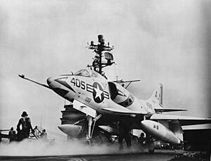 Archivo:A4D-2 Skyhawk of VA-81 on catapult of USS Forrestal (CVA-59) in 1962