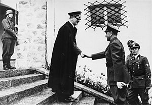Archivo:Adolf Hitler meets Ante Pavelić.1941