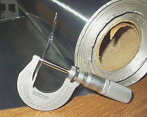 Archivo:Aluminium foil micrometer
