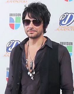 Beto Cuevas at Premios Juventud 2009.jpg