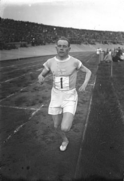 Bundesarchiv Bild 102-13320, Paavo Nurmi.jpg