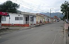 Archivo:Calle en Chinacotá NS